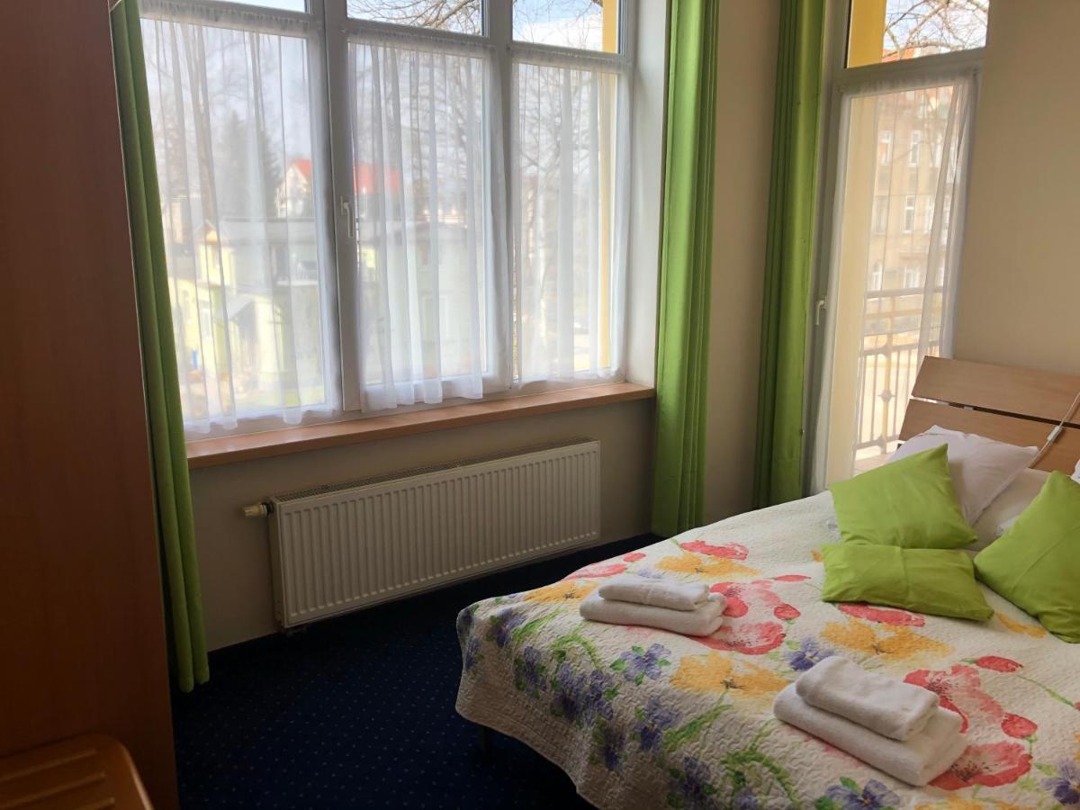Hotel Bella Jelenia Góra Extérieur photo